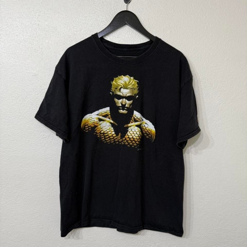 Black and gold Aquaman graphic tee‎